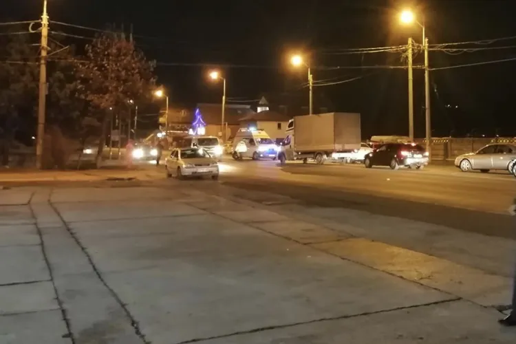 Pieton RUPT de beat lovit de mașină în Someșeni. Traversa neregulamentar FOTO