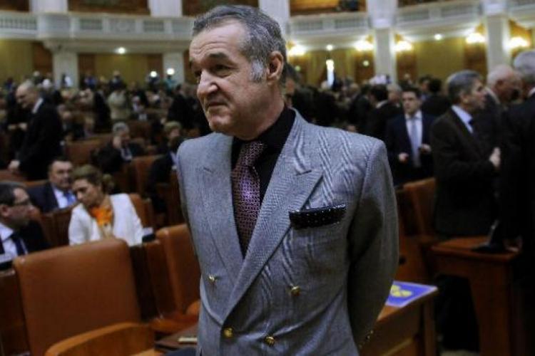 Designerul Dana Budeanu, dată afară de PRO TV, îl laudă pe Gigi Becali: ”E singurul bărbat din România care știe să poarte costume de mafiot”
