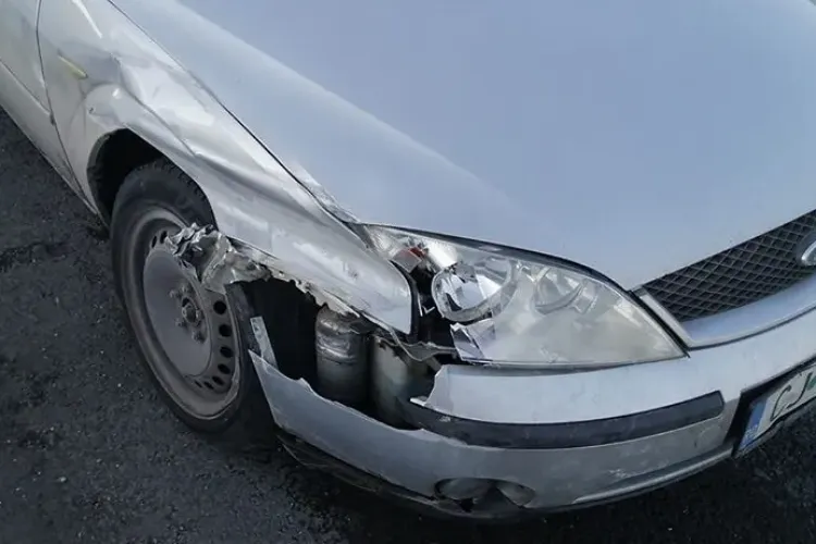 Șofer pe contrasens pe Autostrada Transilvania: ”Am intrat în parapet din cauza ta!”