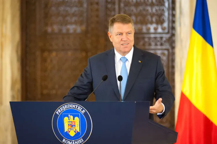 Iohannis retrage decoraţiile celor care au condamnări penale, inclusiv cea a lui Adrian Năstase