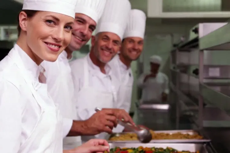 Cât costă DE FAPT cazarea all inclusive în 2020, în România, Bulgaria, Turcia sau Grecia. Unde e mai ieftin