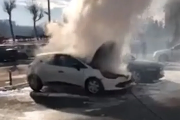 O mașină a luat foc pe strada Fântânele - VIDEO și FOTO