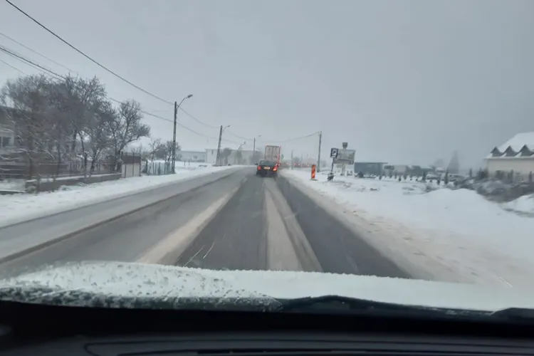 Atenție, șoferi! Zăpada începe să se depună pe drumurile din Cluj FOTO
