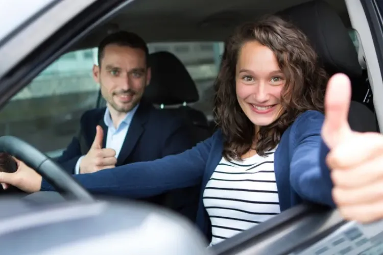 Școala de șoferi GRATUITĂ pentru tineri din medii defavorizate   