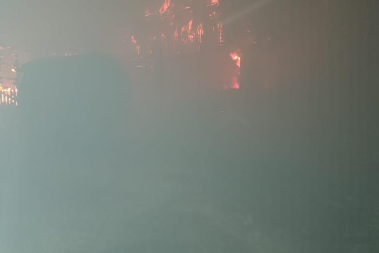 CLUJ: Incendiu la o cabană, cauzat de un aparat de încălzit FOTO