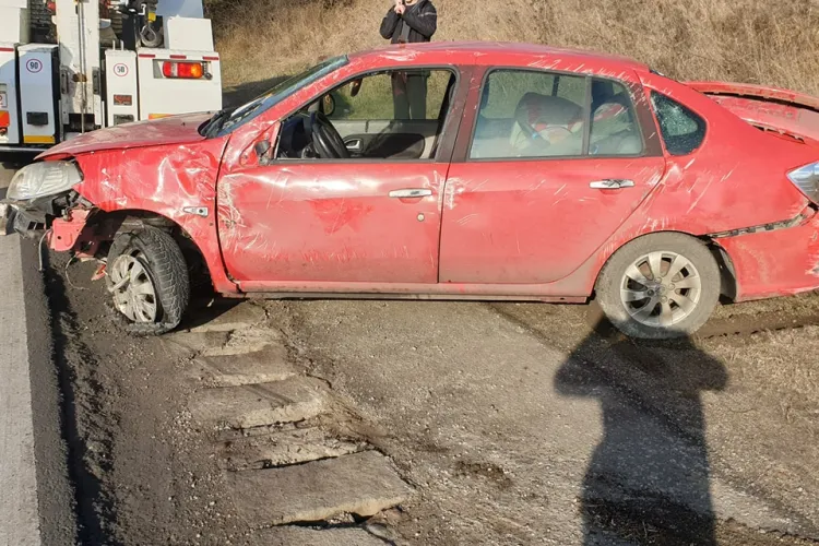 Mașină răsturnată în Vâlcele, după Lukoil - FOTO