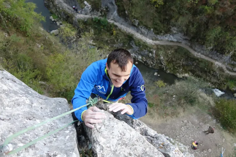 Alpinistul clujean Alex Benchea, primul român nevăzător care ajunge pe vârful Kilimanjaro (5.895 de metri) - FOTO
