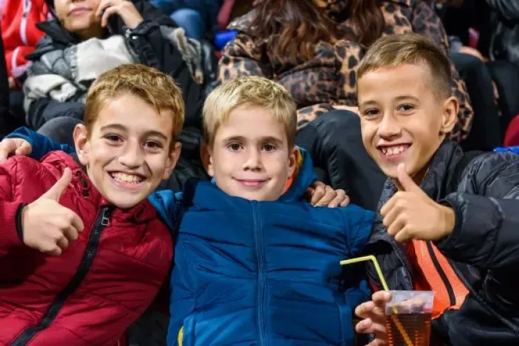 CFR Cluj îi cheamă GRATUIT pe elevi la meciul cu Celitc