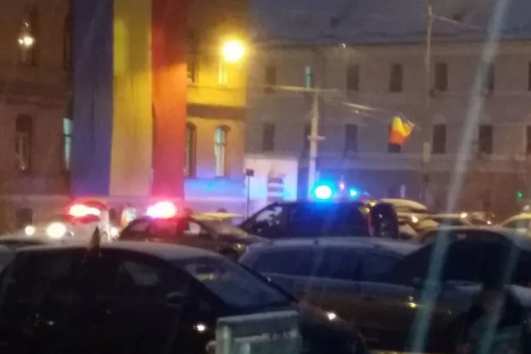 Pieton lovit pe trecerea de pietoni în Piața Cipariu FOTO