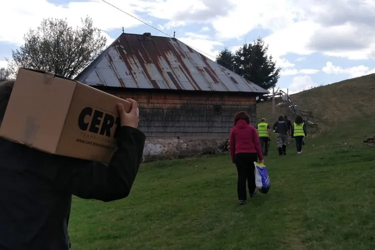 Renii 4x4 de la CERT Transilvania derulează o campanie umanitară pentru ajutorarea a 130 de familii din Munții Apuseni