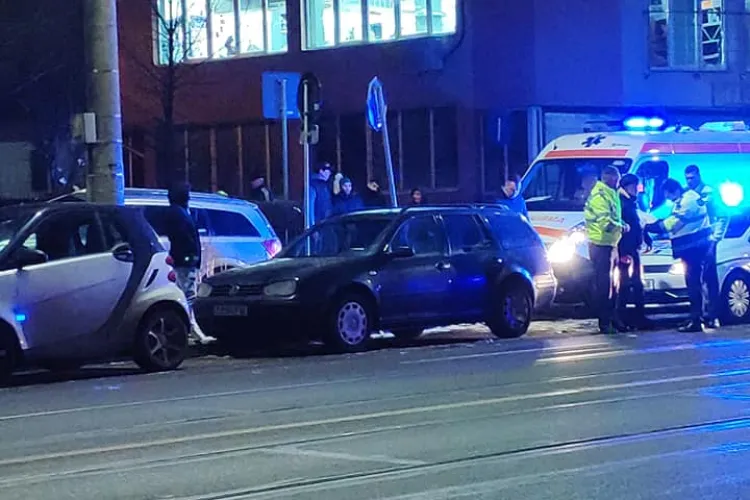 Clujeancă lovită de mașină în timp ce mergea pe trotuar FOTO