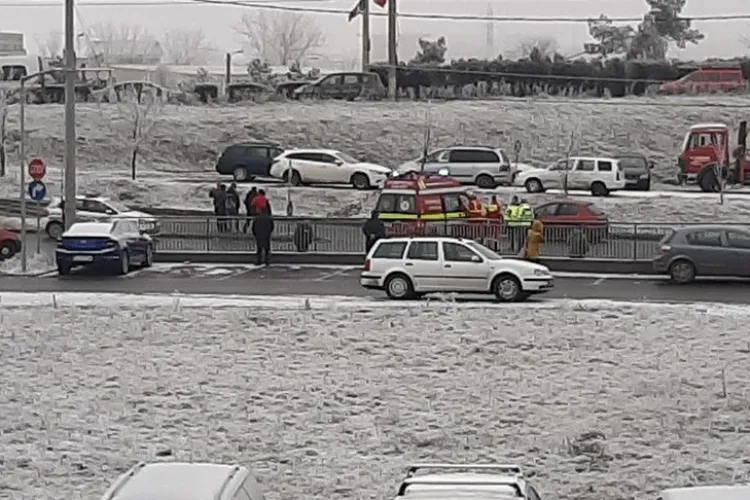 Femeie lovită de mașină la Podul IRA FOTO