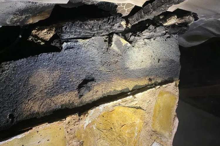 Incendiu la o locuință de pe Valea Chintăului. O persoană a fost găsită carbonizată