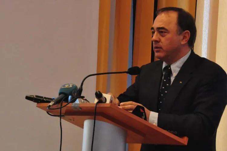 Primarul care vrea să interzică romilor și celor cu venituri mici să facă copii nu retrage afirmațiile