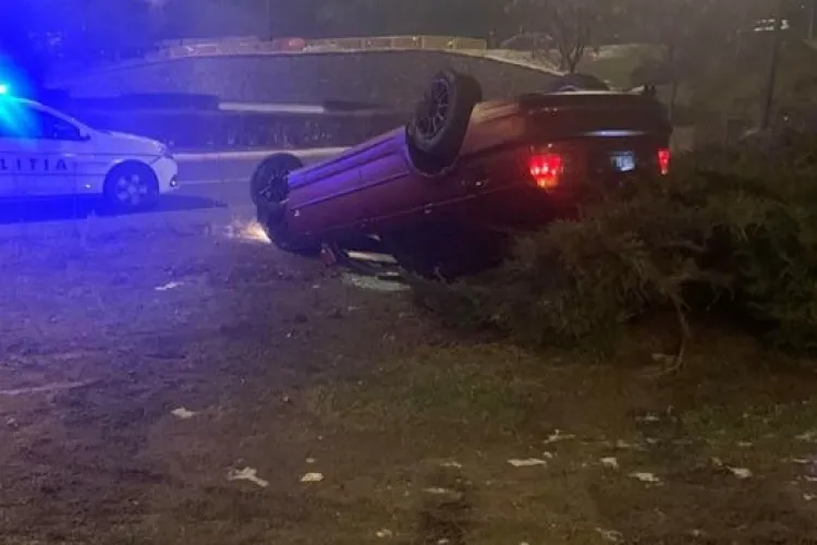 BMW răsturnat pe Calea Florești. Cazul este suspect - FOTO