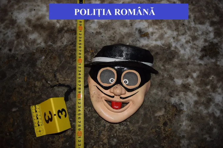 Spărgători prinși în flagrant în timp ce încercau să spargă un magazin din Mărăști. Aveau fețele acoperite cu măști FOTO