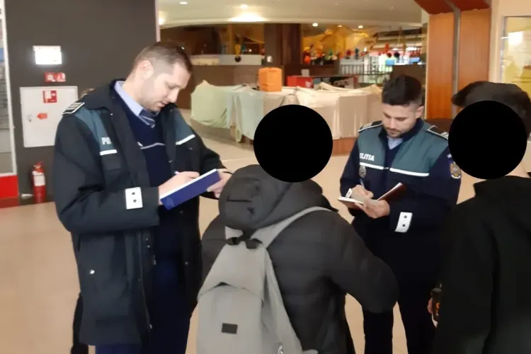 Razie a poliției în Iulius Mall Cluj, pentru depistarea elevilor chiulangii - FOTO