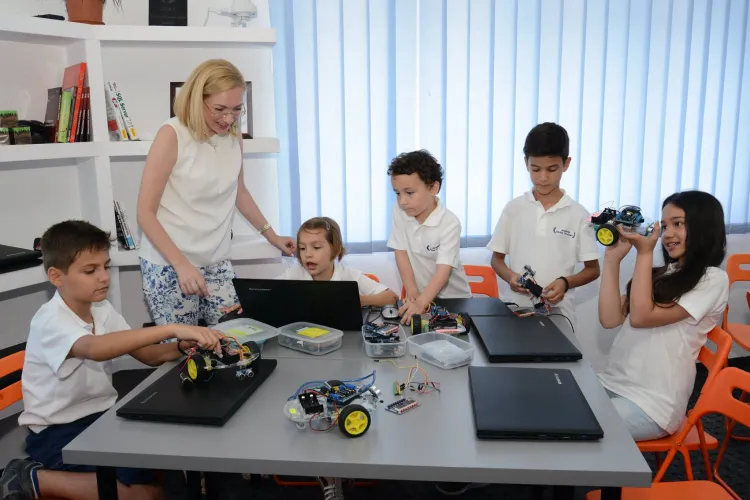 Academia Micilor Developeri ofera o solutie completa de business pentru investitorii in educatia IT