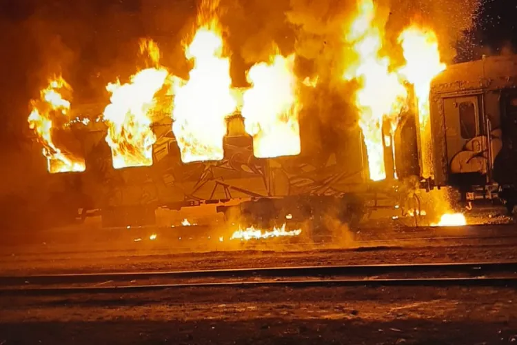 Vagon mistuit de flăcări în Gară din Cluj-Napoca. Totul a pornit de la.o țigară FOTI/VIDEO