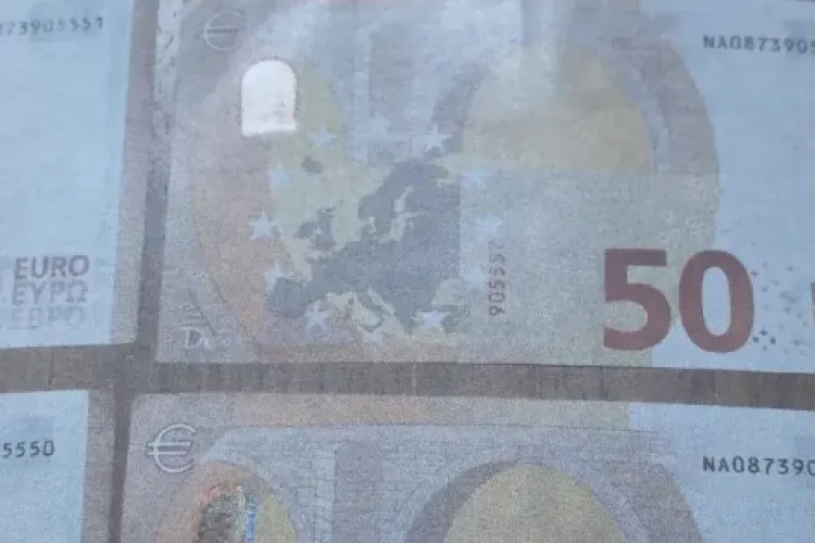 ATENȚIE de la cine luați bani! Cum a reușit un grup de escroci să pună în circulație peste 10,000 de euro FALȘI