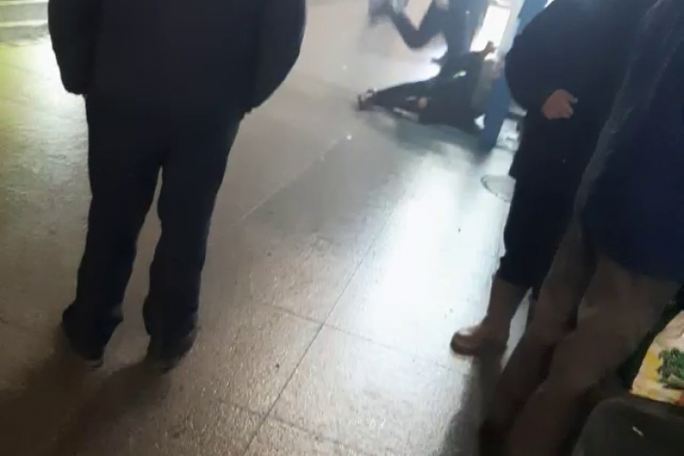 Jandarmeria Cluj: Jandarmul care a LOVIT un clujean în Piața Gării, cercetat. ”Era agresiv și înjura!”