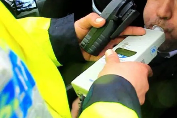 Șofer prins cu alcoolemie de 0,07, dar mâncase două mere și o banană. Cum a fost posibil?