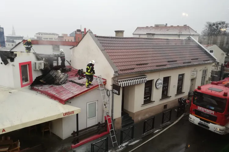 Incendiu la un restaurant din Hașdeu. Pompierii intervin la fața locului FOTO/VIDEO