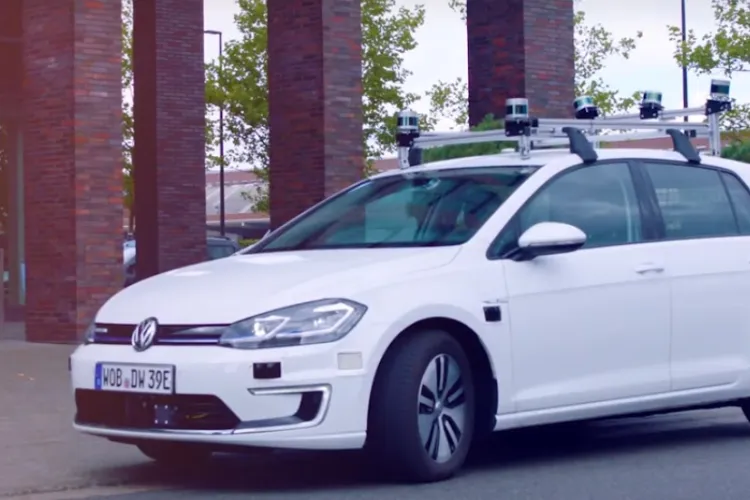 Volkswagen și IMB au construit la Cluj softul care să conducă singur mașina