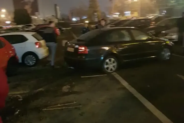 Accident în parcarea de la Aeroport! Pentru unii e greu la volan chiar și în parcare - FOTO
