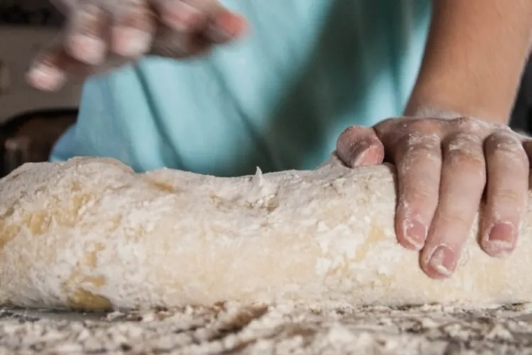 Bucătari și chelneri din Sri Lanka, HĂRȚUIȚI la Cluj-Napoca pentru că sunt străini. Au chemat mascații