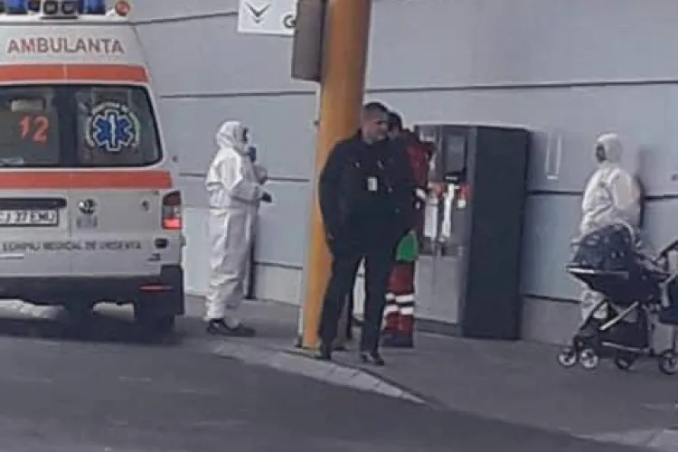 Alertă de coronavirus pe Aeroportul Cluj. Stewardesă suspectă preluată de medici - FOTO