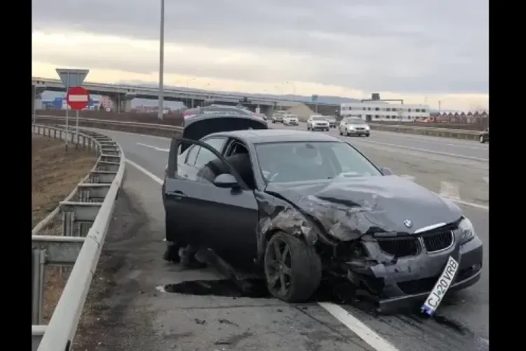 Accident în Gilău, la ieșire de pe Autostrada Transilvania. BMW implicat - VIDEO