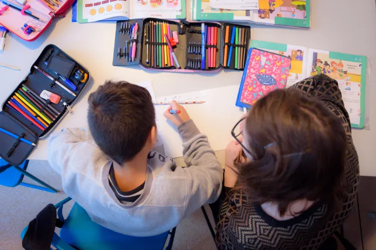 Programul Ajungem MARI Cluj are nevoie de voluntari pentru copiii din Gherla! Cum te poți înscrie