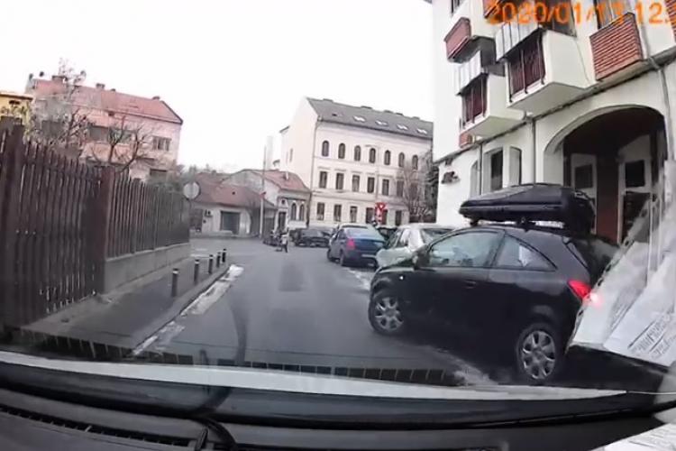 Șofer amator vs șofer profesionist = accident în centrul Clujului. Cine e de vină? - VIDEO
