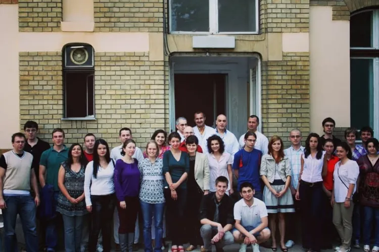 Studenții și rezidenții de la Clinica de Neurochirurgie îi iau apărarea chirurgului Ștefan Florian: Noi îl numim ”tată”