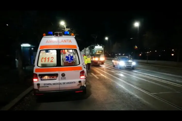 Accident lângă Polivalentă. Fete care coborau din tramvai lovite de un șofer - VIDEO