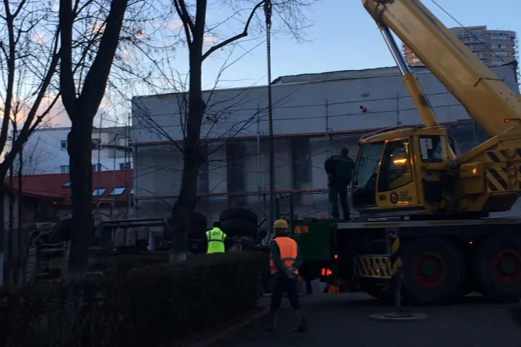 Betonieră răsturnata pe strada Grigore Alexandrescu - VIDEO