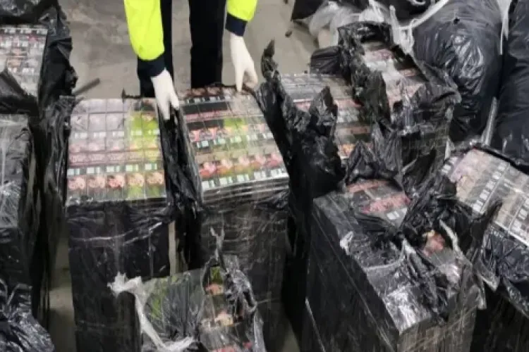 Contrabandist de țigări prins după o urmărire inedită în trafic. A mers mai bine de 1,5 kilometri cu spatele VIDEO