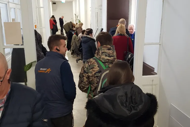 Cozi la Registrul Comerțului Cluj pentru depunerea declarațiilor privind beneficiarul real. Ce soluții s-au găsit