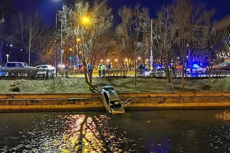 Mașină căzută în Someș lângă Cluj Arena - FOTO