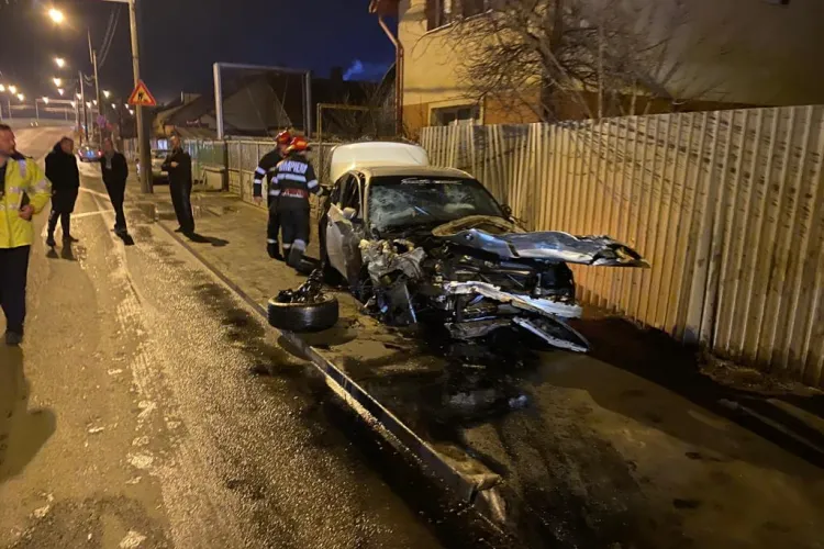 Accident cu o victimă pe Fabricii, lângă Lukoil. O mașină a fost făcută praf FOTO