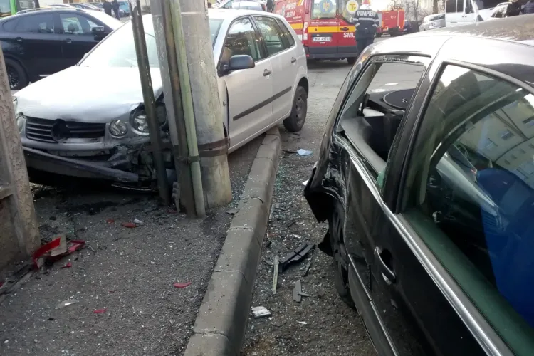 Accident cu o victima în Gruia. Un șofer a intrat cu mașina în gard FOTO