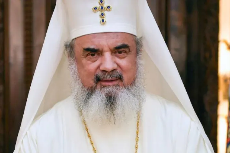 Patriarhul Daniel: Regula împărtăşirii credincioşilor din acelaşi Sfânt Potir rămâne neschimbată. Nu e sursă de pericol! 