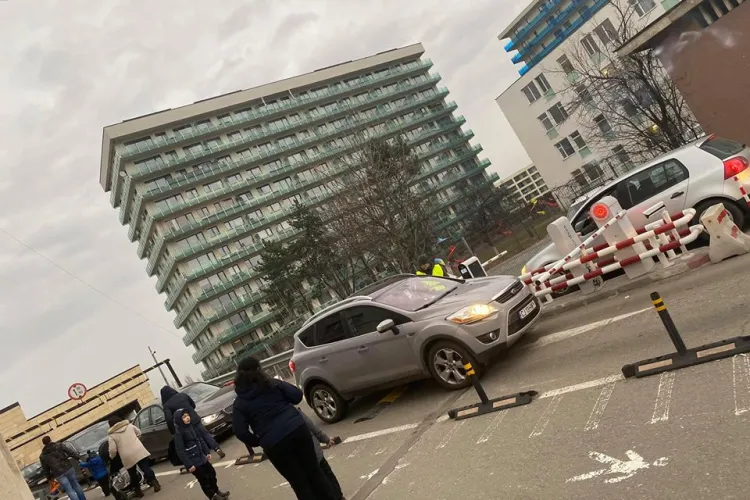Șoferii acuză că e haos la Iulius Mall Cluj cu noul sistem de parcări - FOTO