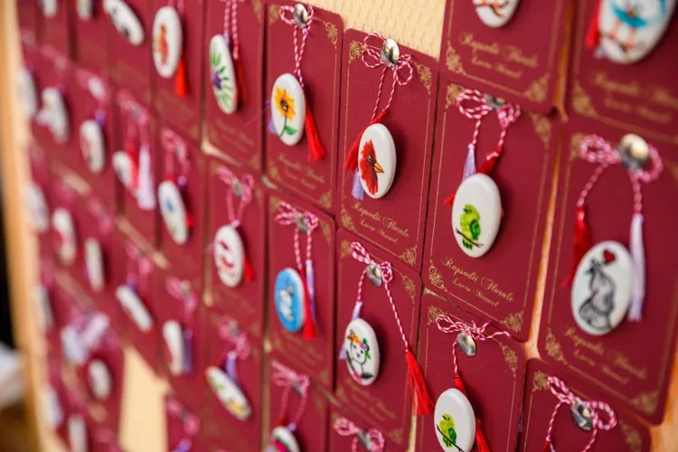 Primăria Cluj-Napoca a aprobat 16 amplasamente de vânzare a mărțișoarelor în tot orașul. Ce sancțiuni riscă cei care nu respectă regulile