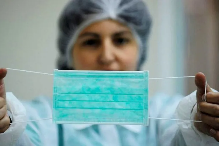 eMag a anunțat că subvenționează prețul măștilor medicale: Am cumpărat tot ce se putea găsi în țară