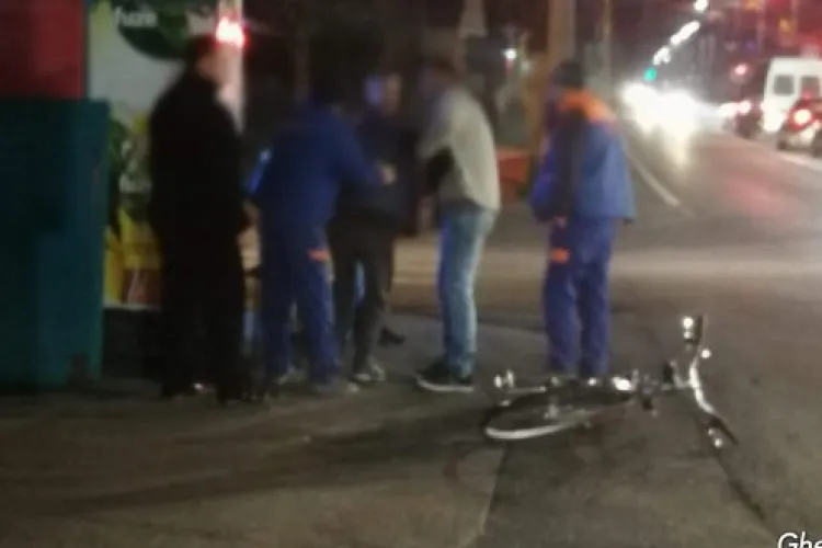 Biciclist băut de la prima oră a dimineții, lovit de mașină la Gherla FOTO