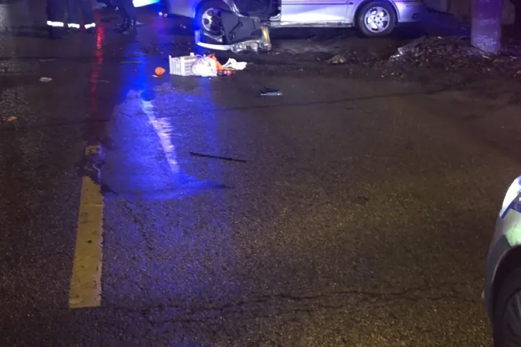 Accident cu patru victime la Dej. Un șofer s-a izbit cu mașina de stâlp FOTO