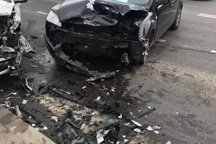 Taximetrist Diesel, autorul moral al unui accident pe Fabricii, a plecat FLEXAT: ”DACĂ NU M-AI ATINS, SPOR LA REPARAT MASINA