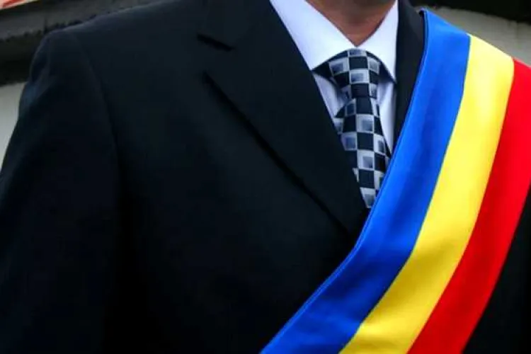 Un primar se laudă că a atras fonduri europene peste Cluj-Napoca și Oradea